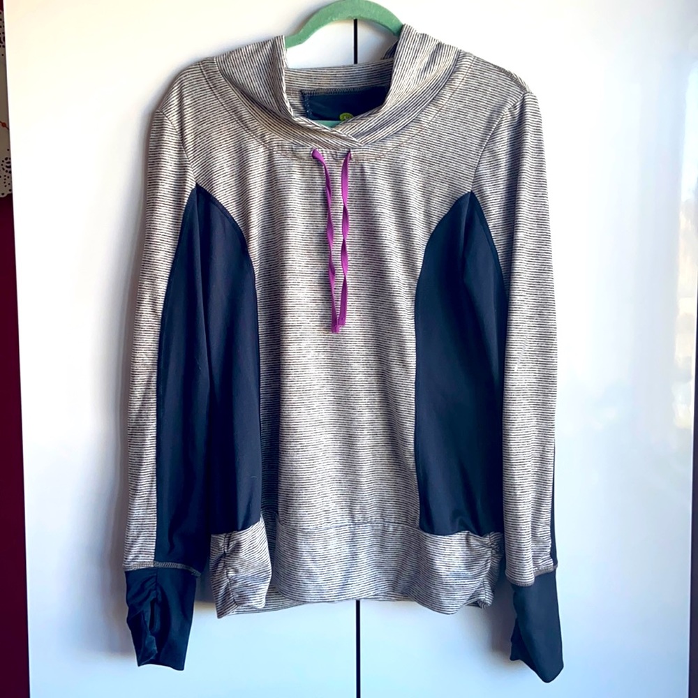 Women’s Athletic Long Sleeve sweatshirt